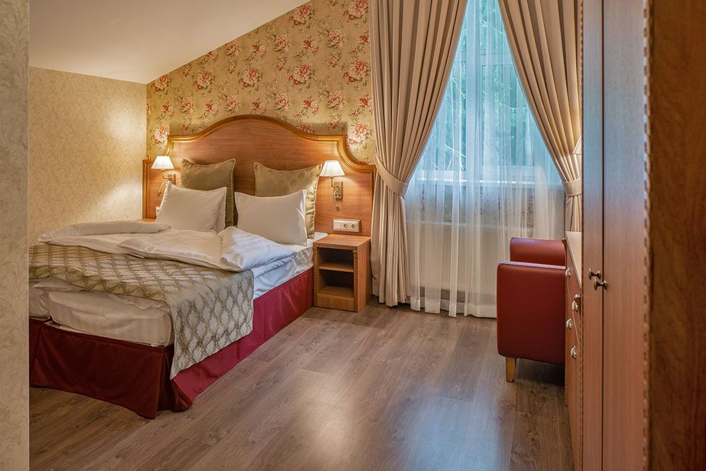 4-BEDROOM COTTAGES* 240 SQ. M