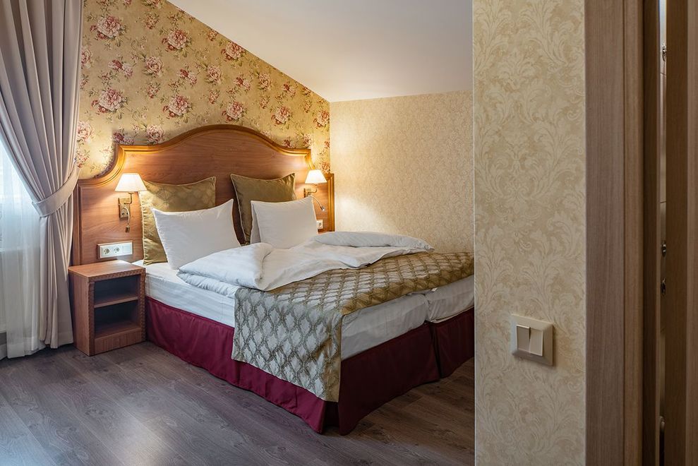 4-BEDROOM COTTAGES* 240 SQ. M