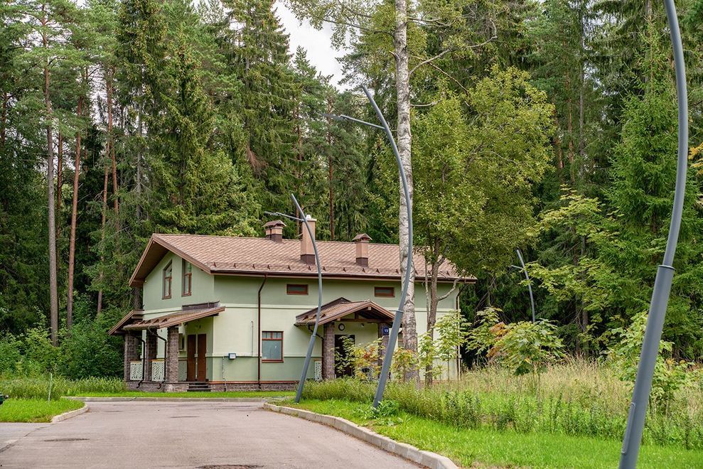 4-BEDROOM COTTAGES* 240 SQ. M