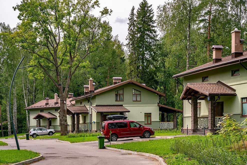 4-BEDROOM COTTAGES* 240 SQ. M