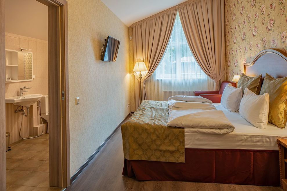 4-BEDROOM COTTAGES* 240 SQ. M
